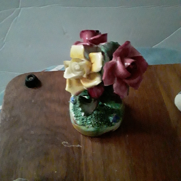 Vintage Bone China Flower Bouquet - Picture 4 of 4